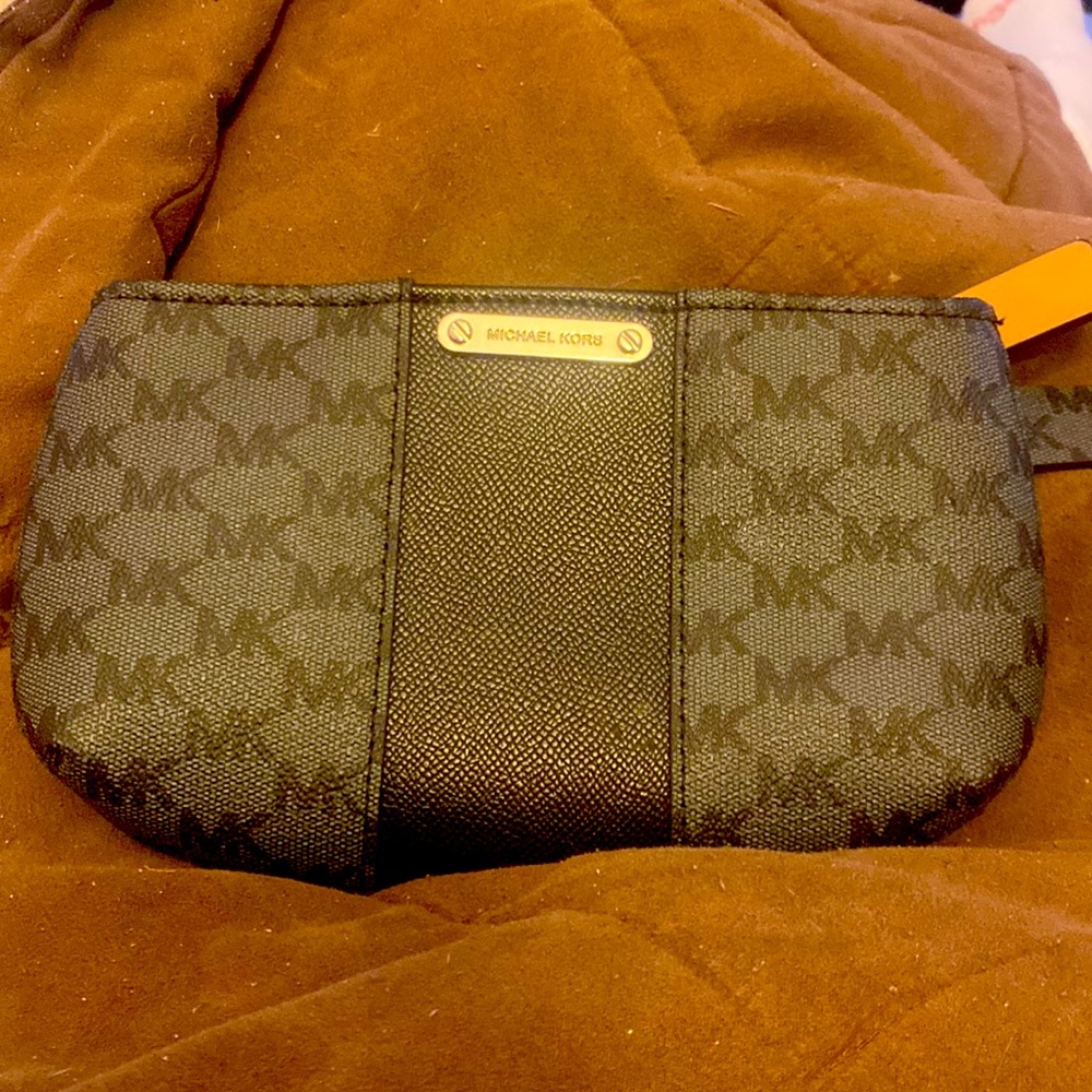 MICHAEL KORS
Signature Fanny Pack